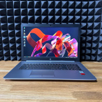 Ноутбук Б/В HP 470 G7 / 17 FHD (1920x1080) / i5-10210U (4 ядра по 4,2 GHz) / 16 GB DDR4 / Intel UHD Graphics (2gb) + AMD Radeon R7 M440 (4gb) / SSD 256 GB