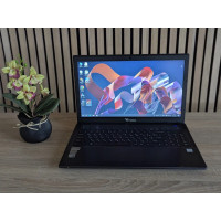 Ноутбук Б/В Clevo W65/W67RB / 15.6 HD (1366x768) / i7-6700HQ (4 ядра по 3.5 GHz) / 16 GB DDR4 / Intel HD Graphics 530 (2gb) + NVIDIA GeForce 940M (2gb) / SSD 128 GB+ HDD 500 GB