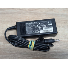 Блок живлення Toshiba 65W 19V 3.42A 5.5 x 2.5 мм Б/В