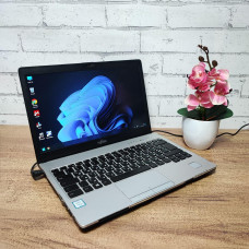 Ноутбук Fujitsu S936 — 13 Full HD сенсорний, Intel Core i5-6300U, 8 ГБ DDR4, Intel HD, SSD 128 ГБ Б/В