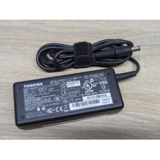 Блок живлення Toshiba PA3754E-1AC3, 60W, 15 V, 4 A, 6.3 x3.0 мм Б/В