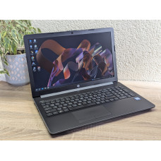 Ноутбук Б/В HP Laptop 15 / 15.6 Full HD (1920x1080) / i5-8265U (4 ядра по 3.9 GHz) / 8 GB DDR4 / Intel UHD Graphics (2gb) / SSD 128 GB