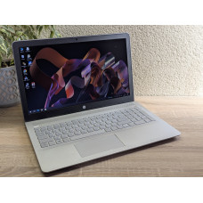 Ноутбук Б/В HP Pavilion LapTop 15 / 15.6 Full HD (1920x1080) / i3-7100U / 8 GB DDR4 / Intel HD Graphics 620 (2gb) / SSD 128 GB