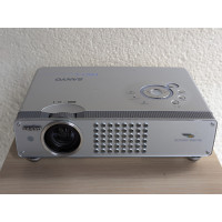 Проєктор Б/У SANYO plc-se20a
