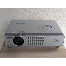 Проєктор Б/У SANYO plc-se20a